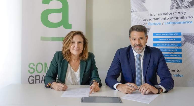 Eva Cuesta, directora general de Acerta, y Pedro Soria, Chief Commercial Officer de Tinsa